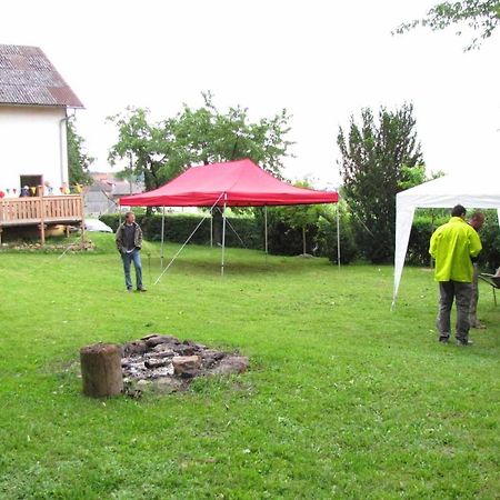 Апартаменты Haus Hollerbusch Нойнбург-форм-Вальд Экстерьер фото